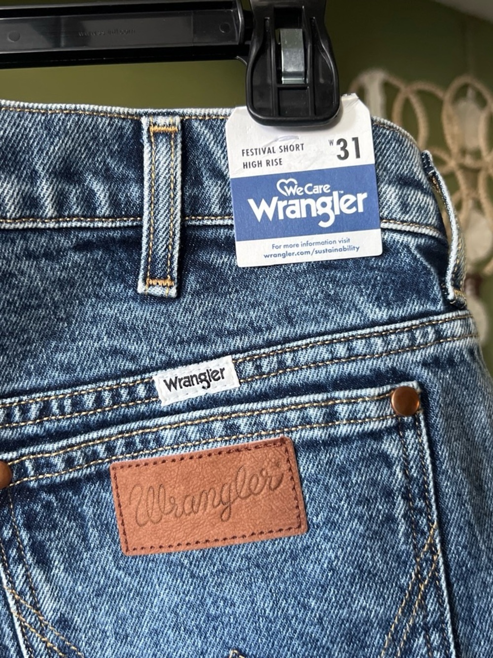 Wrangler festivals shorts Hidg Rise size 31
Brand new - Picture 8 of 9